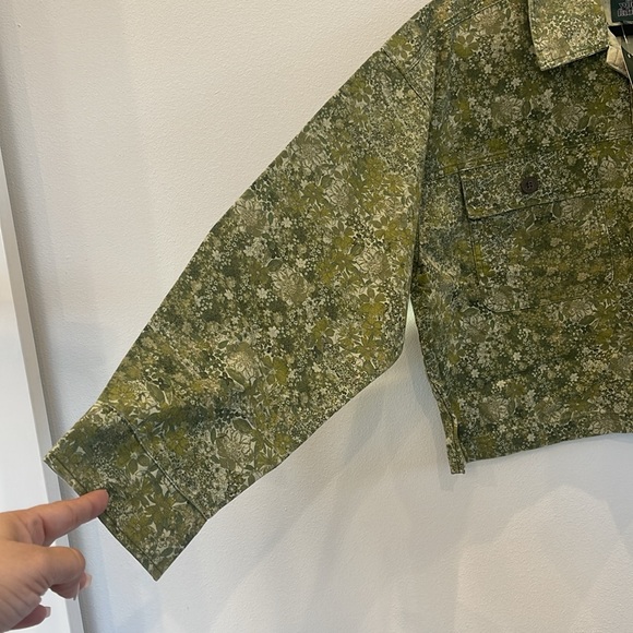 NWT Wild Fable Size XL Shirt Jacket Green Floral Cropped Canvas - Picture 6 of 7